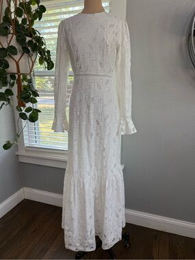 NWT Veiled Rayaa White Lace Long-Sleeve Maxi Dress Size Small